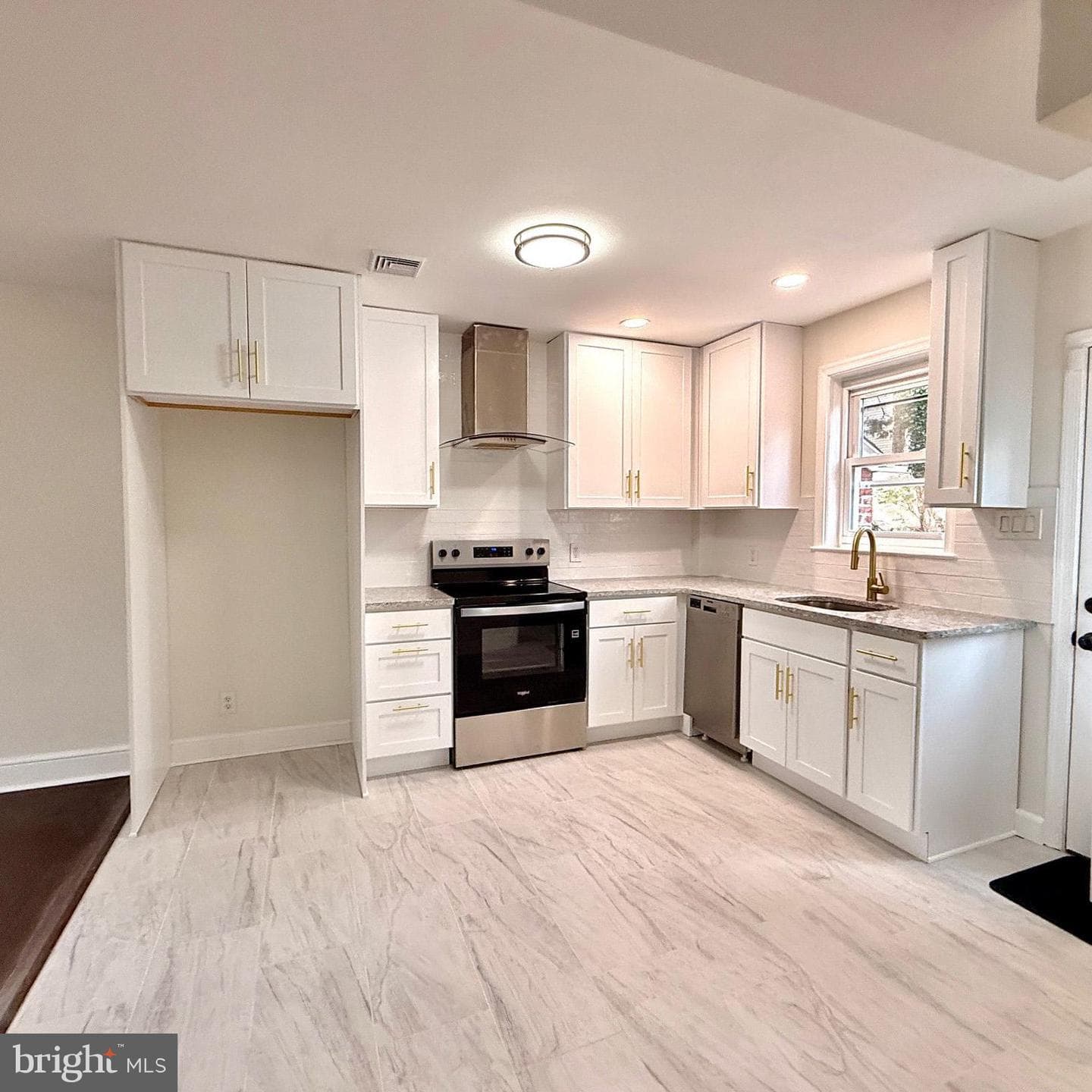 320 Short Ln photo 7