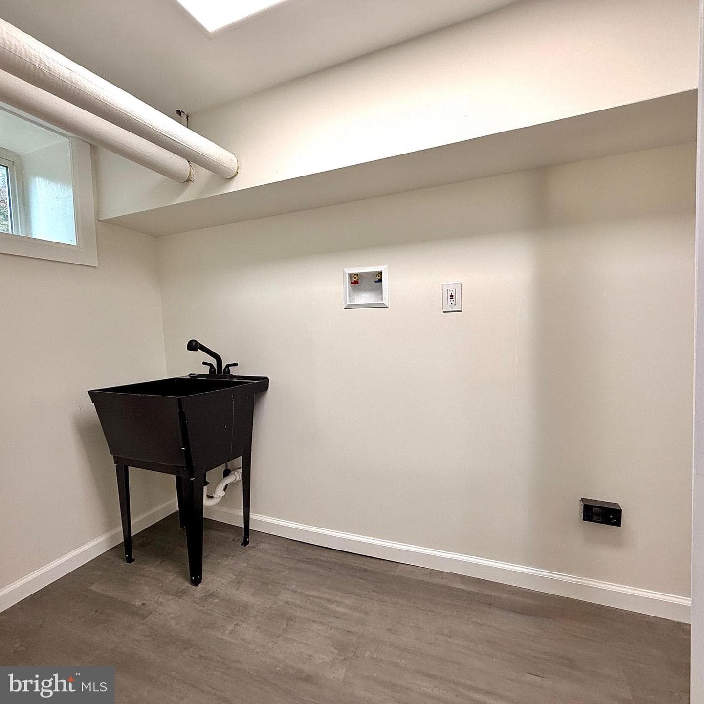320 Short Ln photo 9