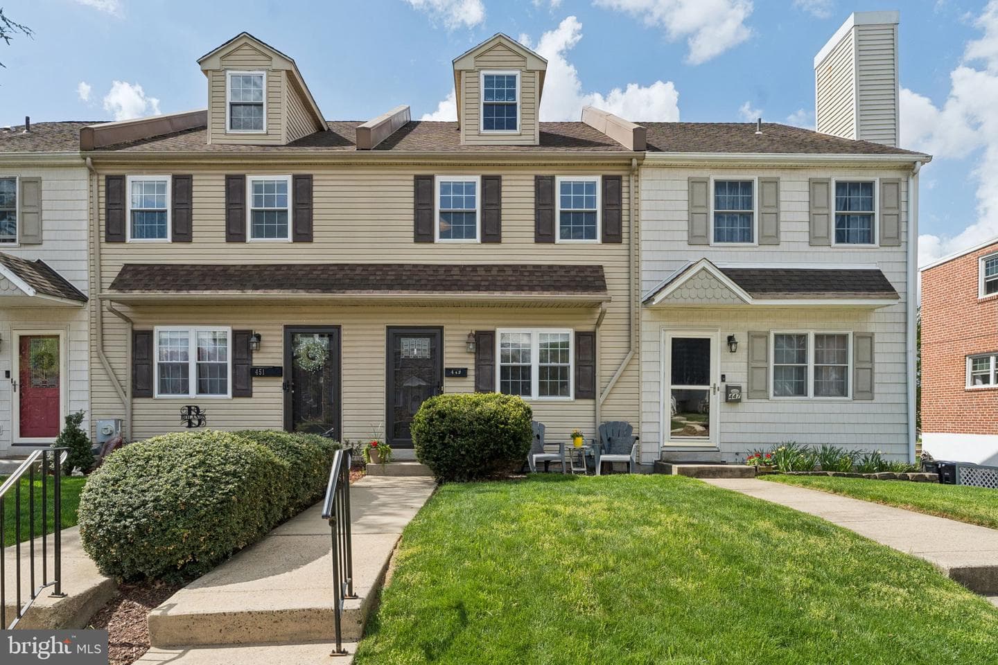 449 E 9th