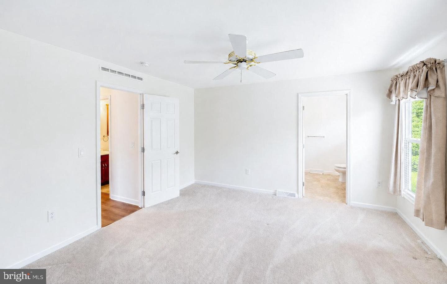 423 Honeysuckle Lane photo 22