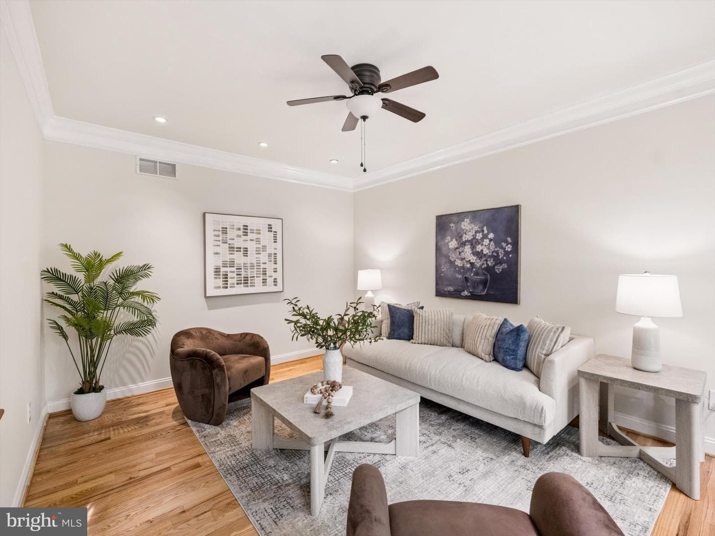 1001 Windsor photo 5