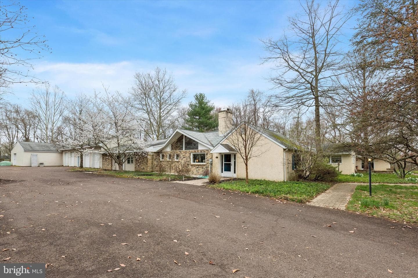 1240 Stump Road photo 3