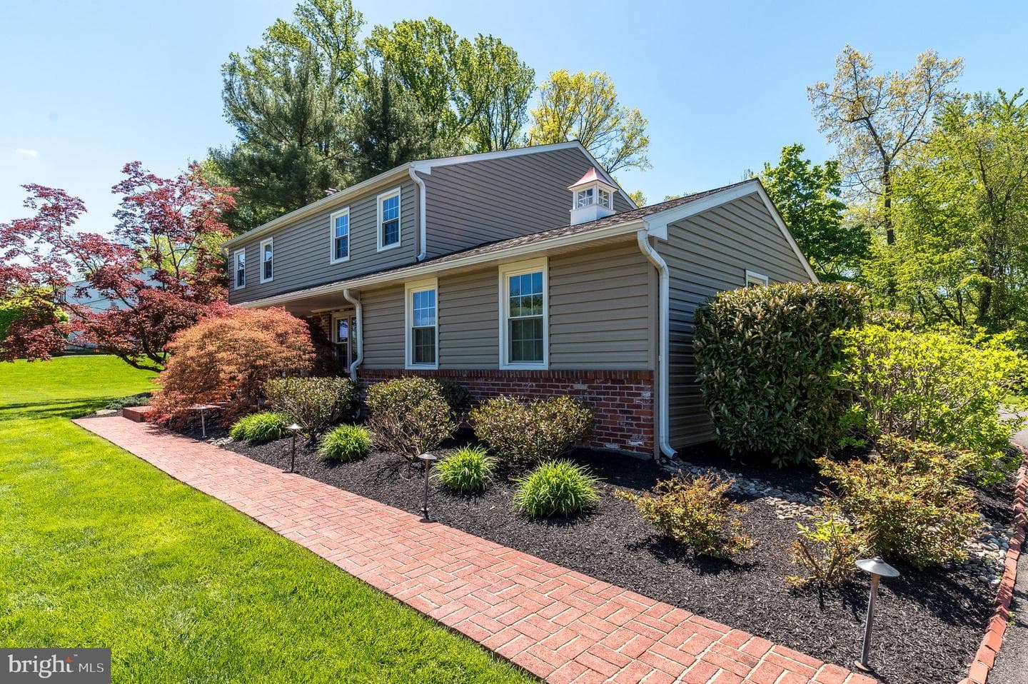 564 Derwin Drive photo 3