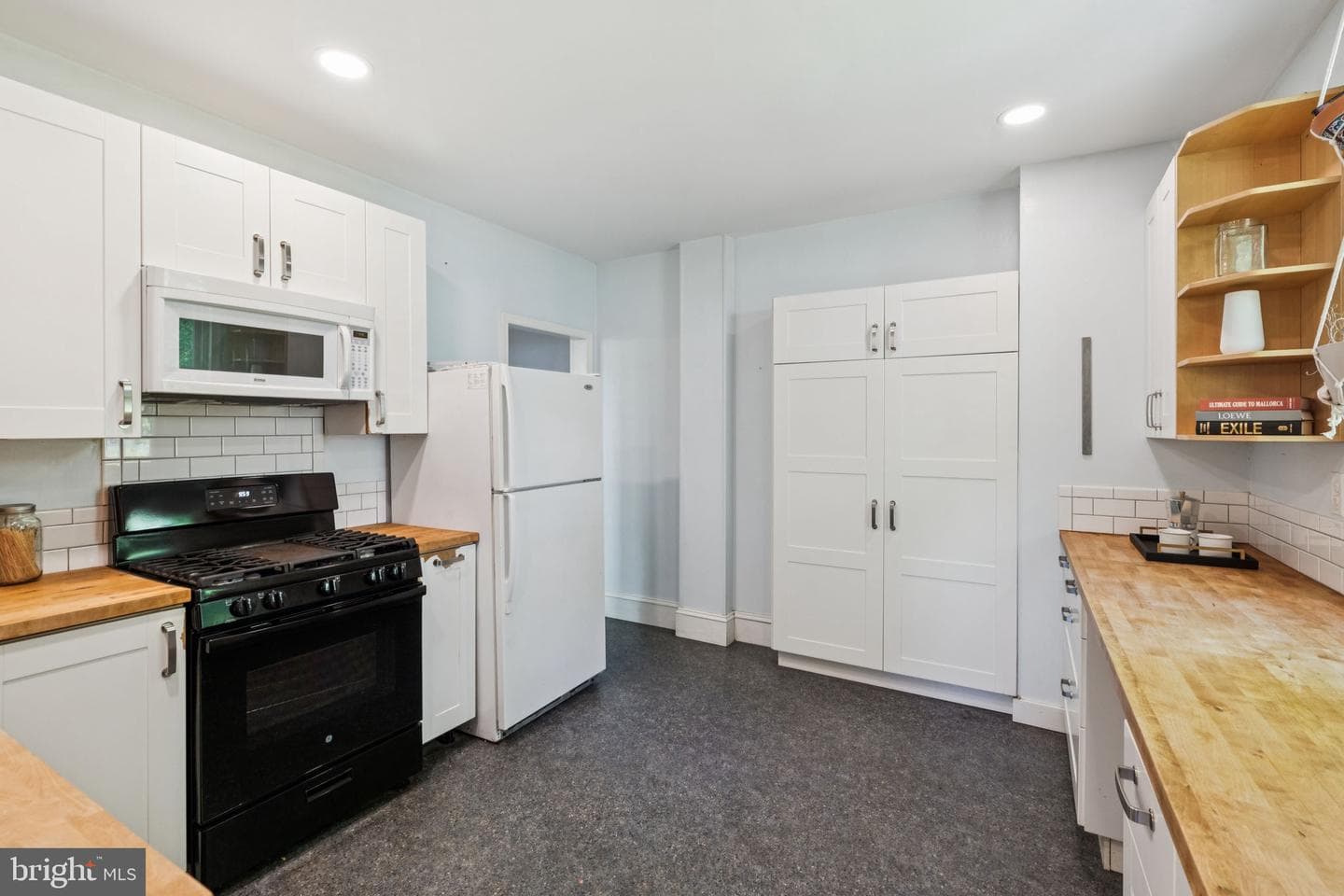 151 Greenwood Ave photo 10