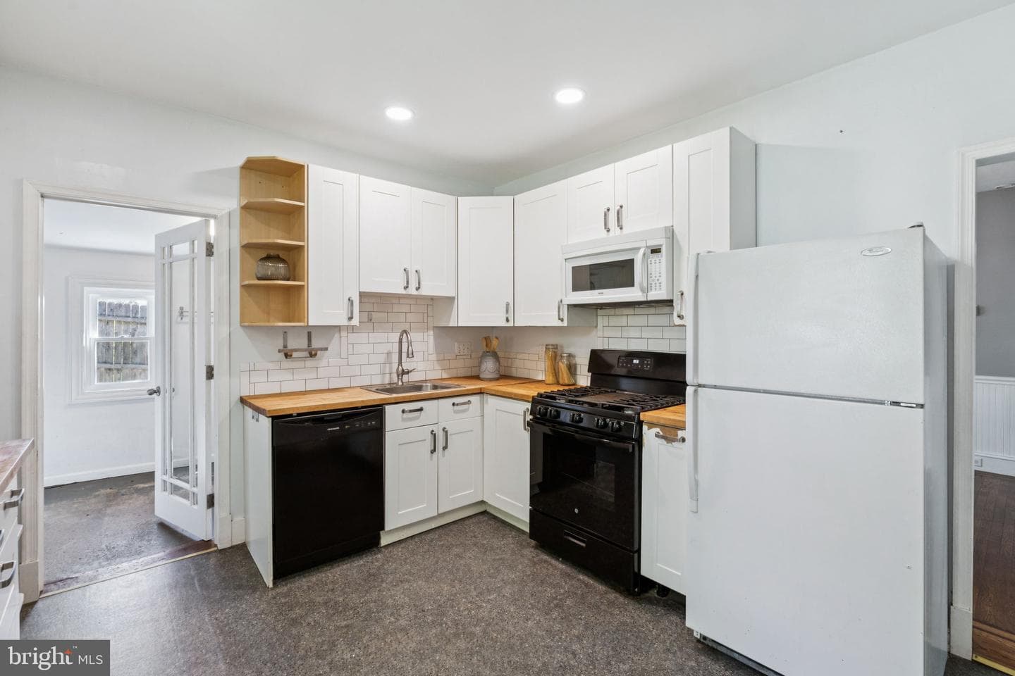 151 Greenwood Ave photo 8