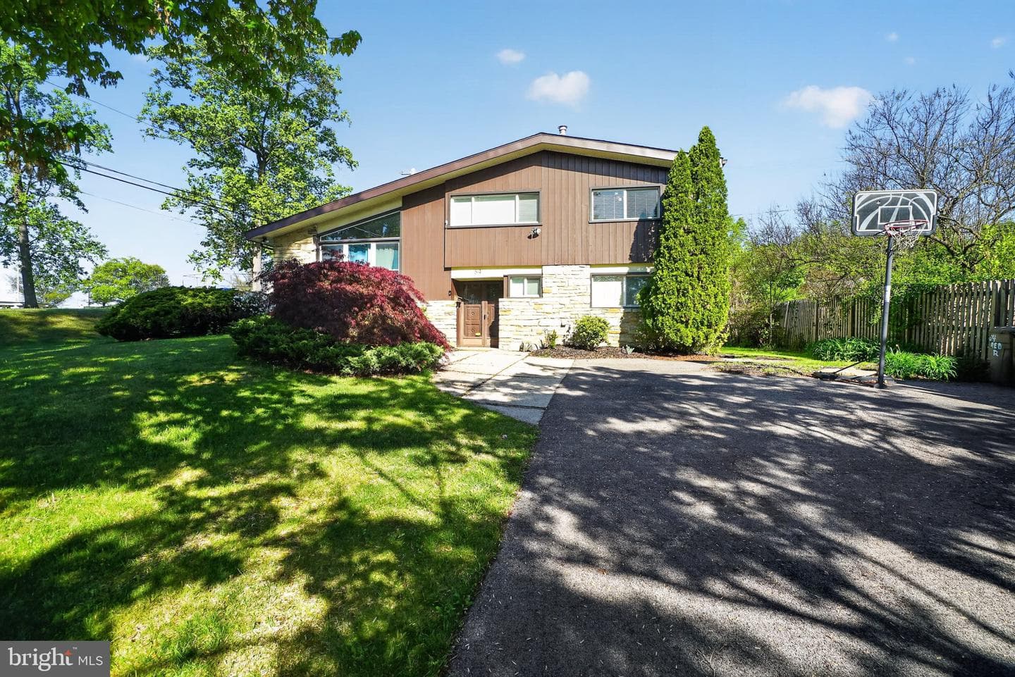 64 Red Rowan Lane