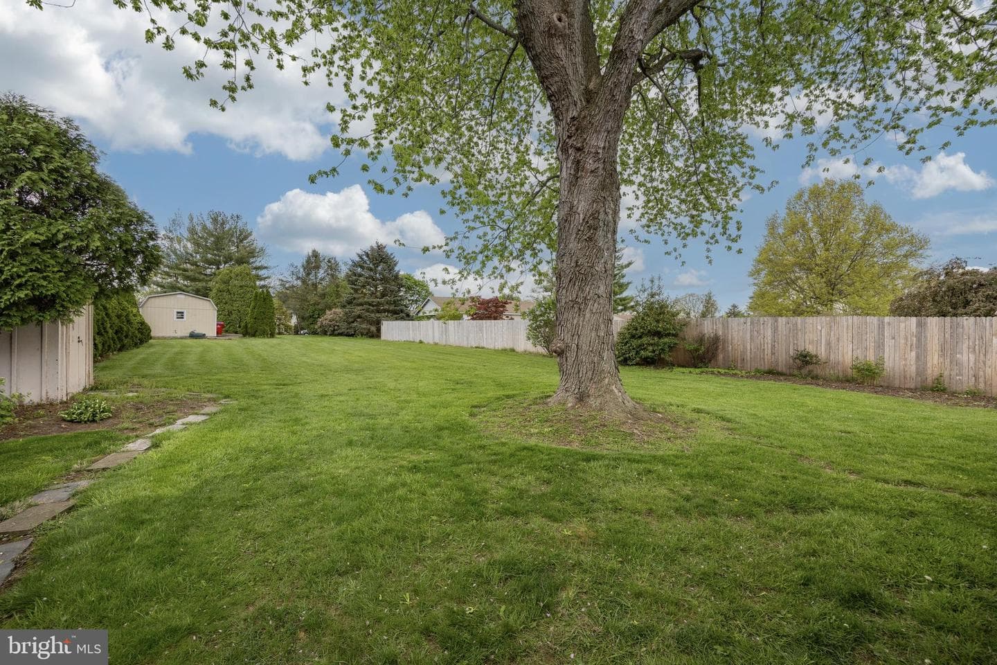 234 W Chestnut Street photo 39