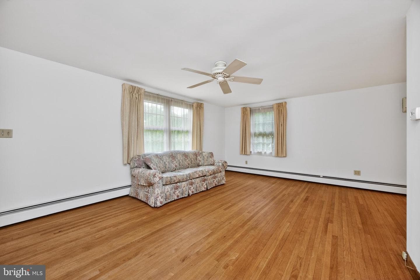 234 W Chestnut Street photo 9