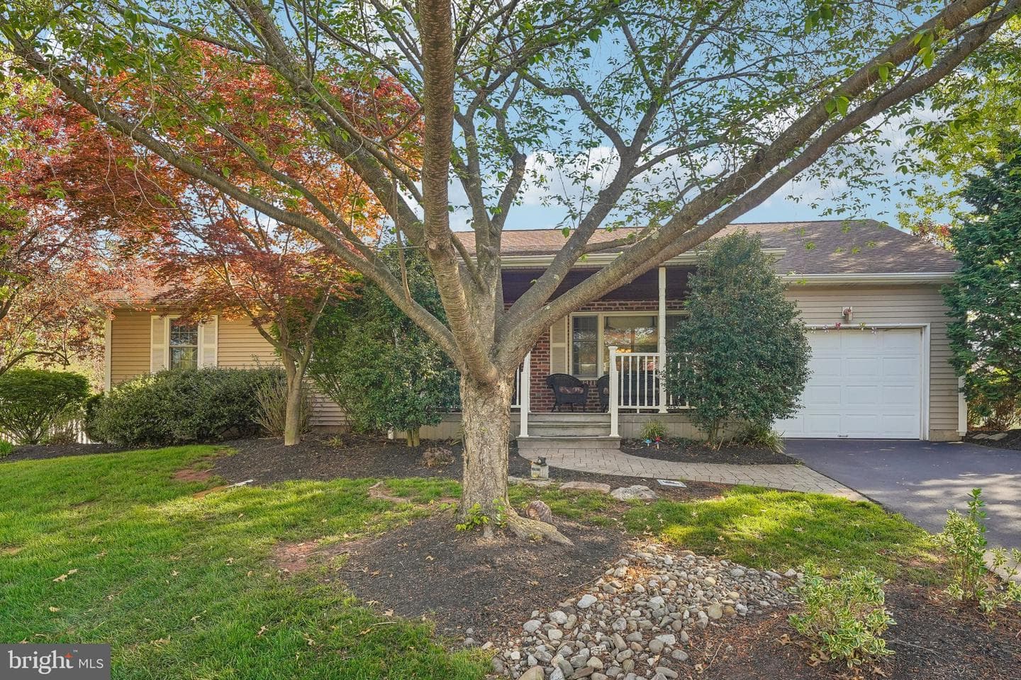 739 Ash Road photo 2
