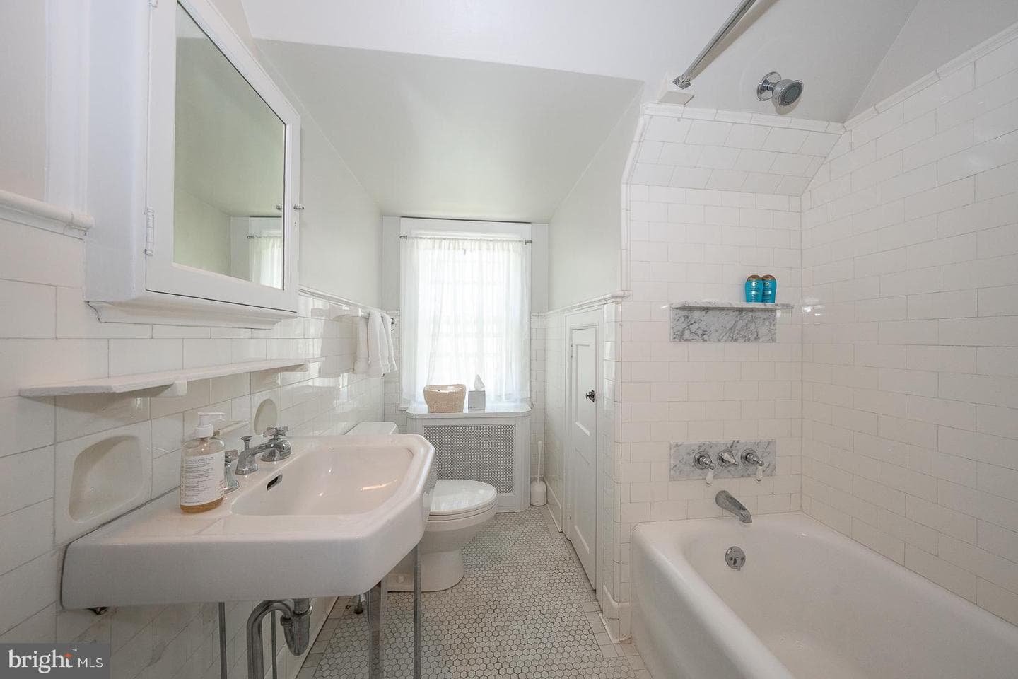411 Wister Road photo 47