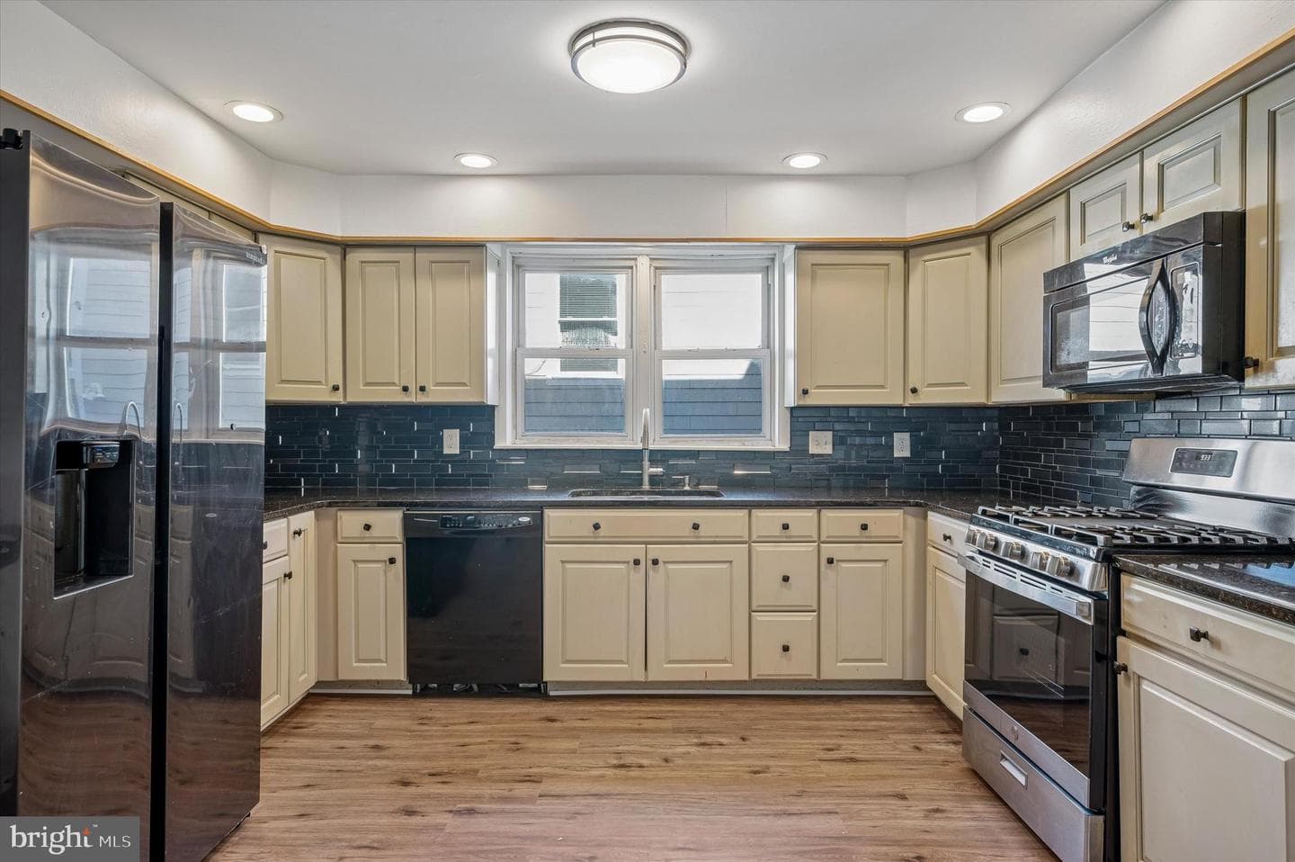 133 W 3rd Avenue photo 9