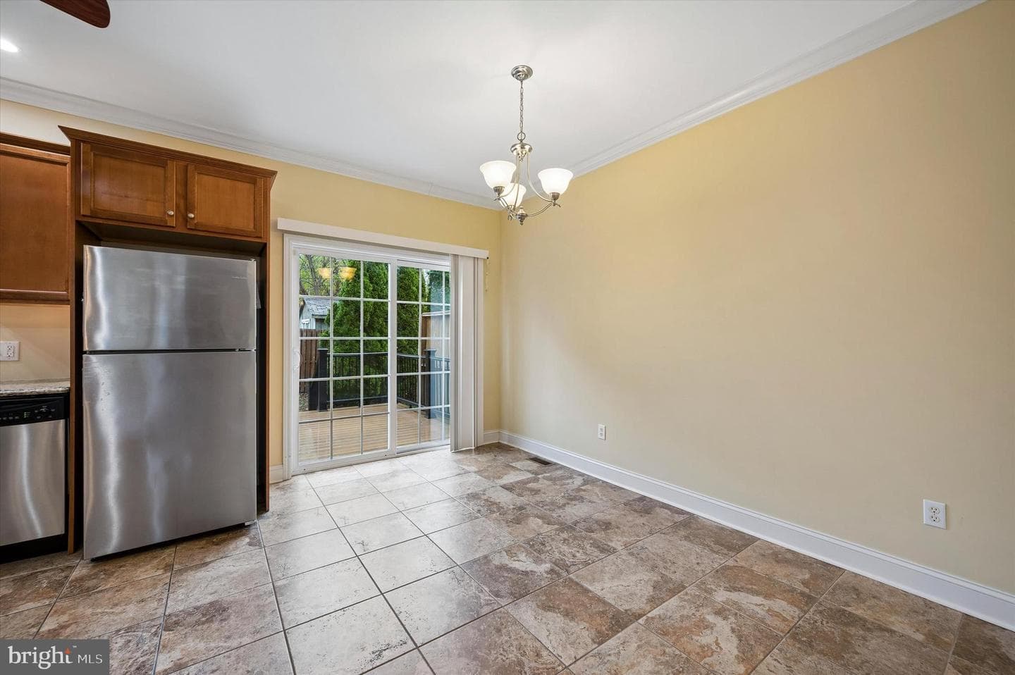 9 E Roberts Street photo 13