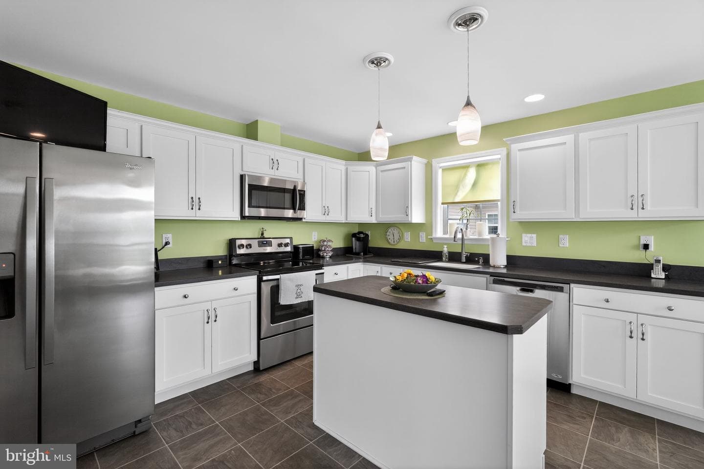 411 Honeysuckle Lane photo 10