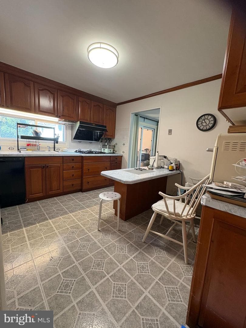 416 Emerson Road photo 8
