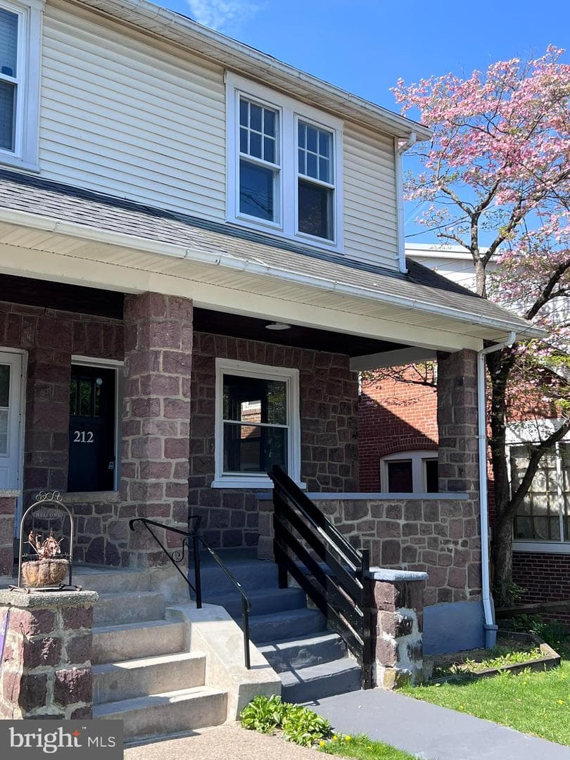 212 East Street photo 3