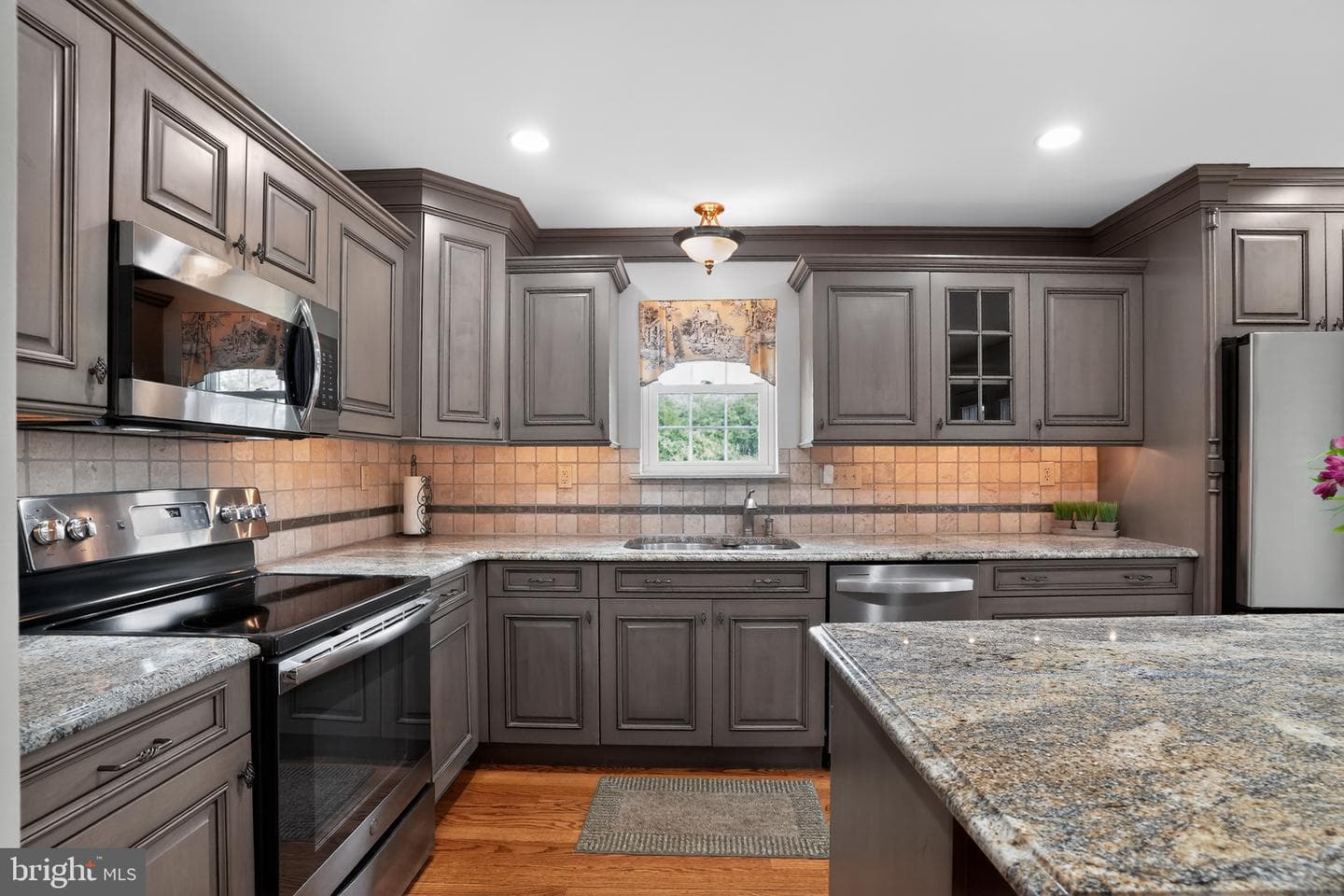1305 Basswood Grove photo 10