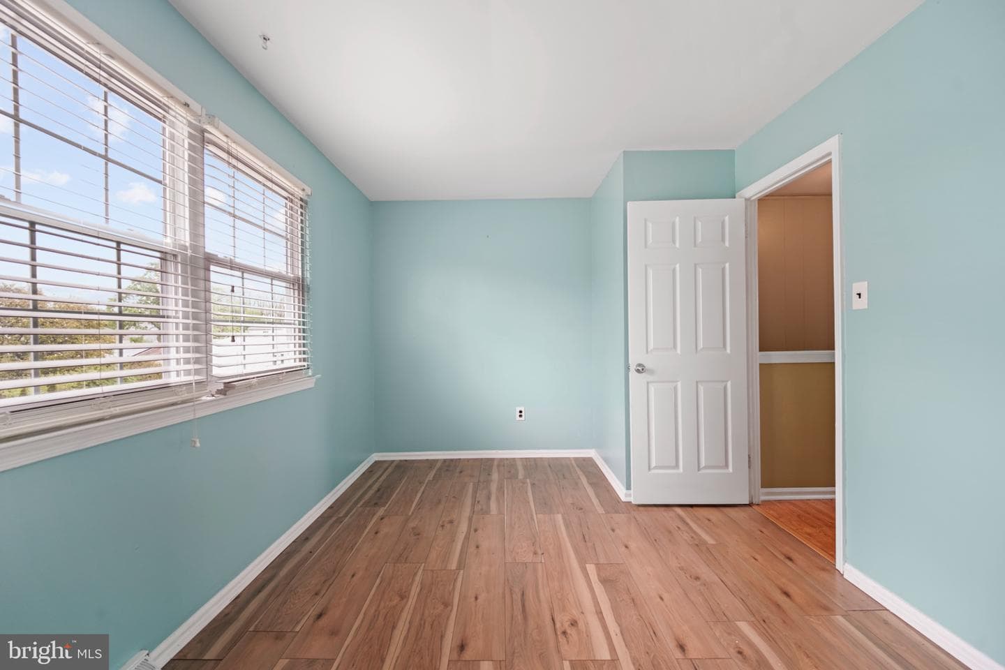 2830 Elliott Avenue photo 20