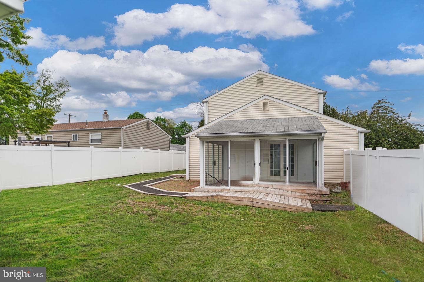 2830 Elliott Avenue photo 34