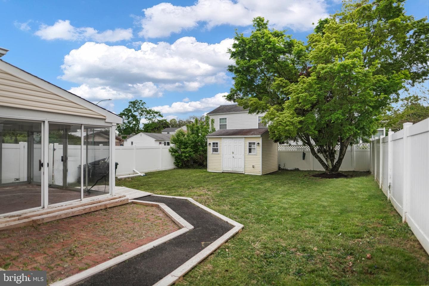 2830 Elliott Avenue photo 35
