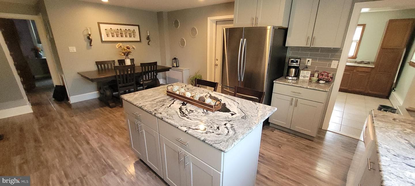 206 Burnside photo 7