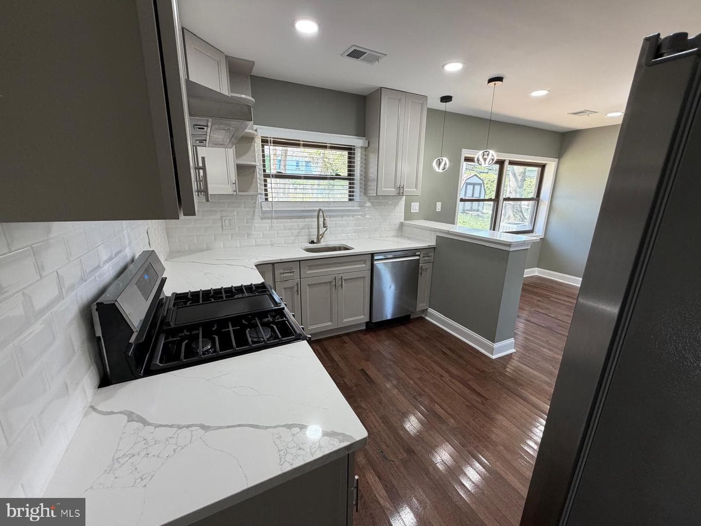 249 Hill Avenue photo 15
