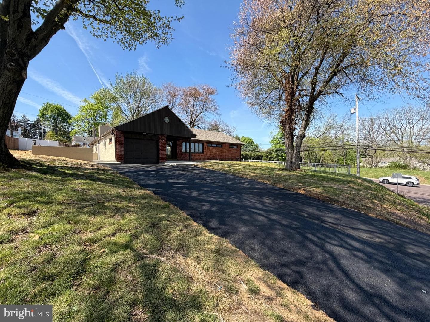 249 Hill Avenue photo 4