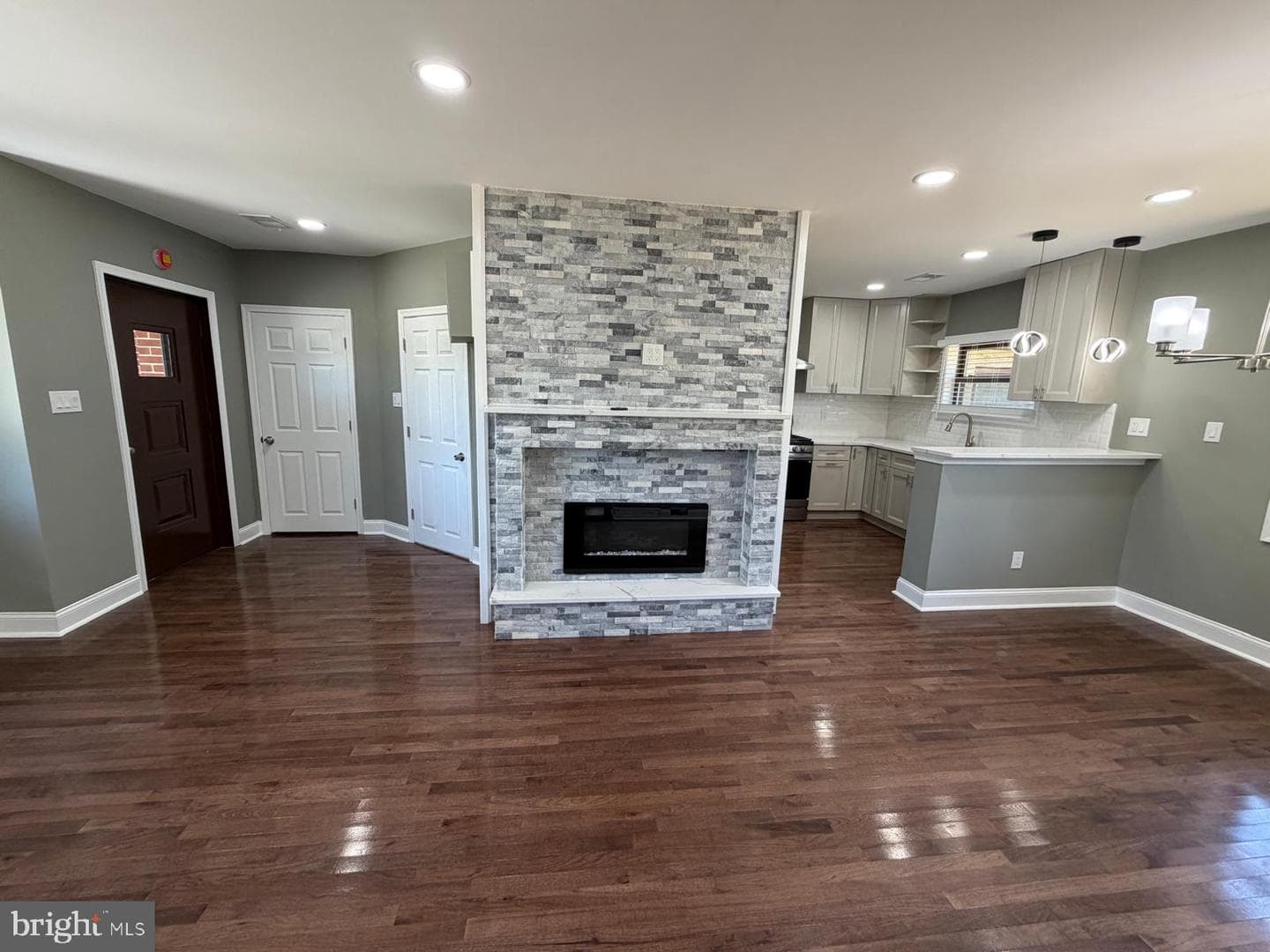 249 Hill Avenue photo 9