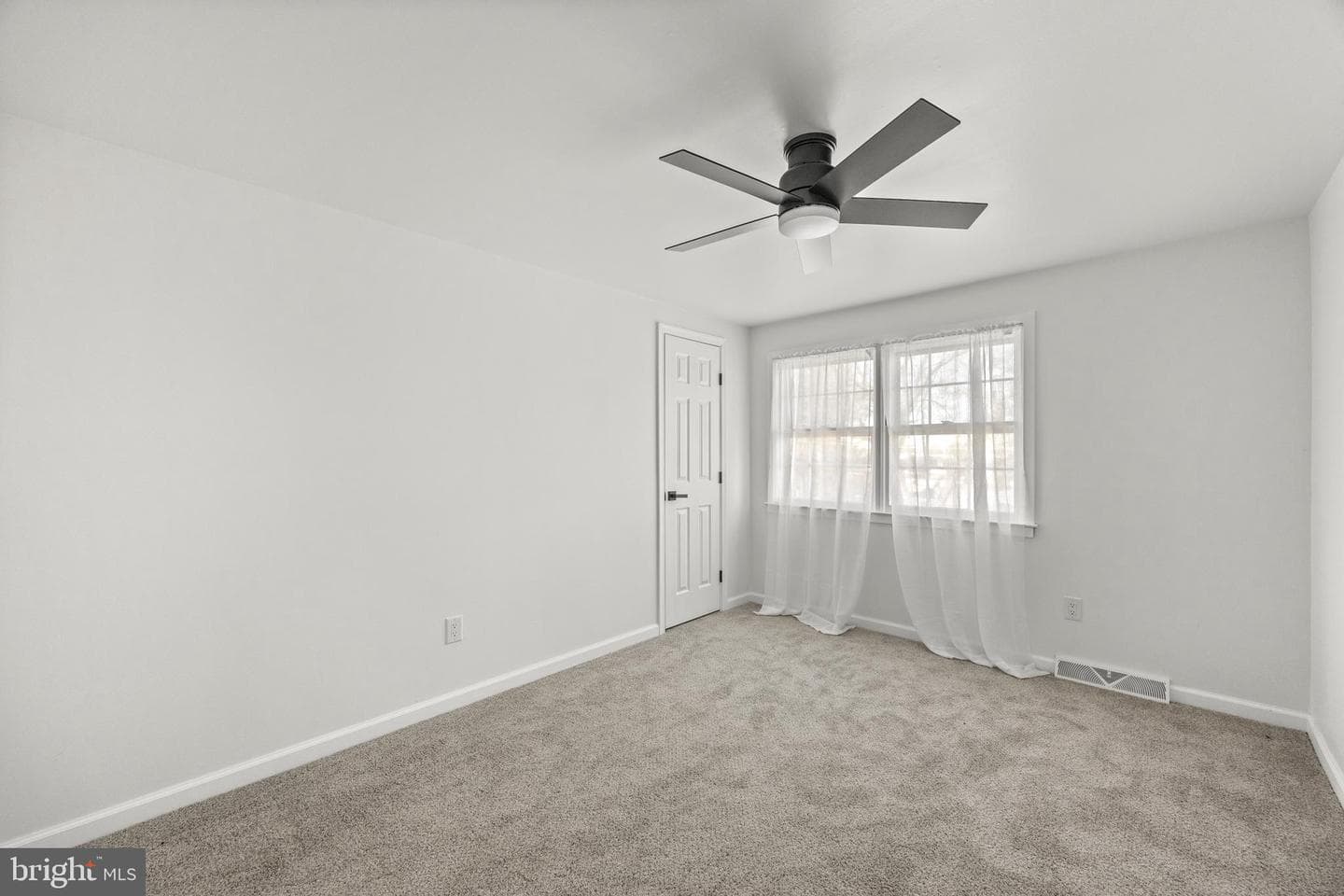 323 Edgewood Avenue photo 26