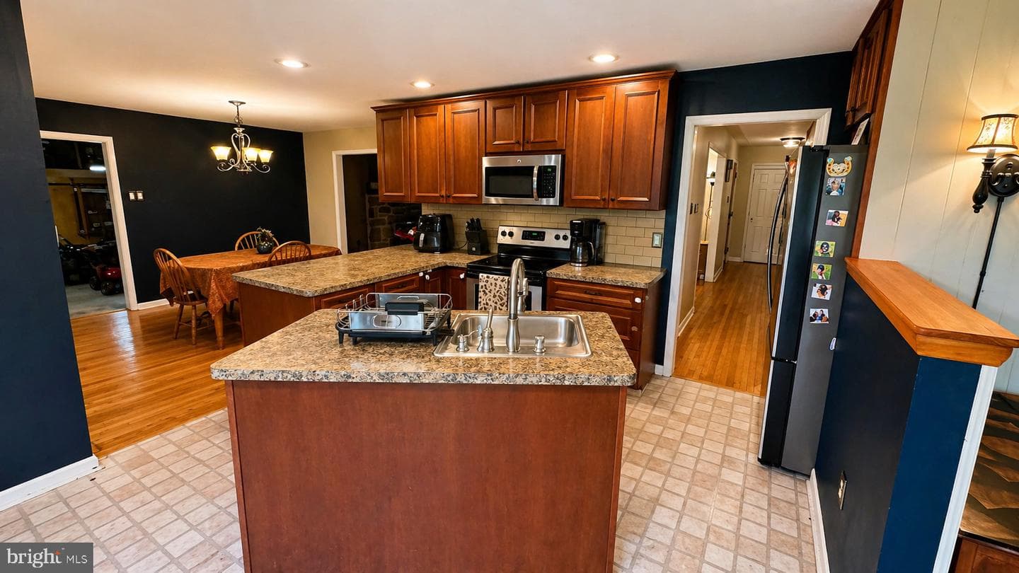 810 N Limekiln Pike photo 6