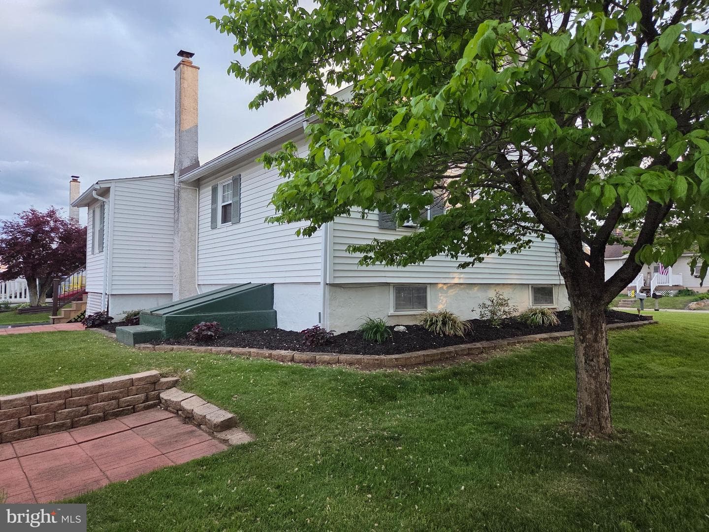 1029 E Philadelphia Avenue photo 22