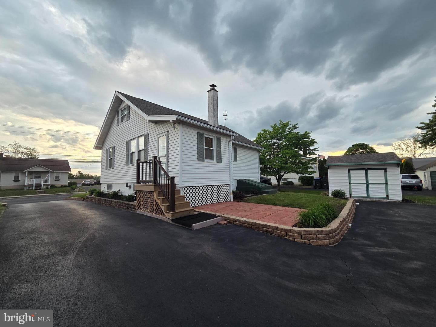 1029 E Philadelphia Avenue photo 23