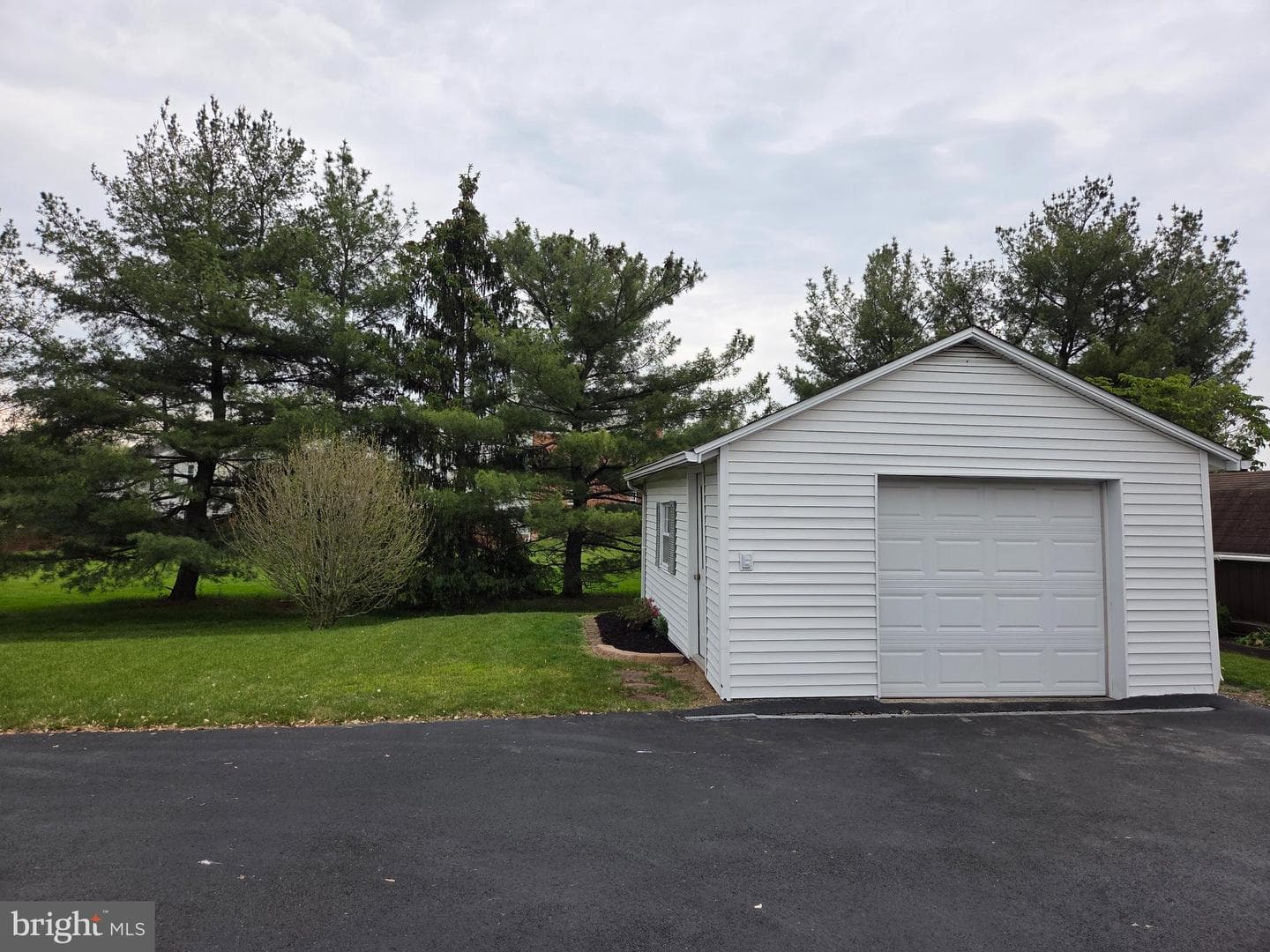 1029 E Philadelphia Avenue photo 26