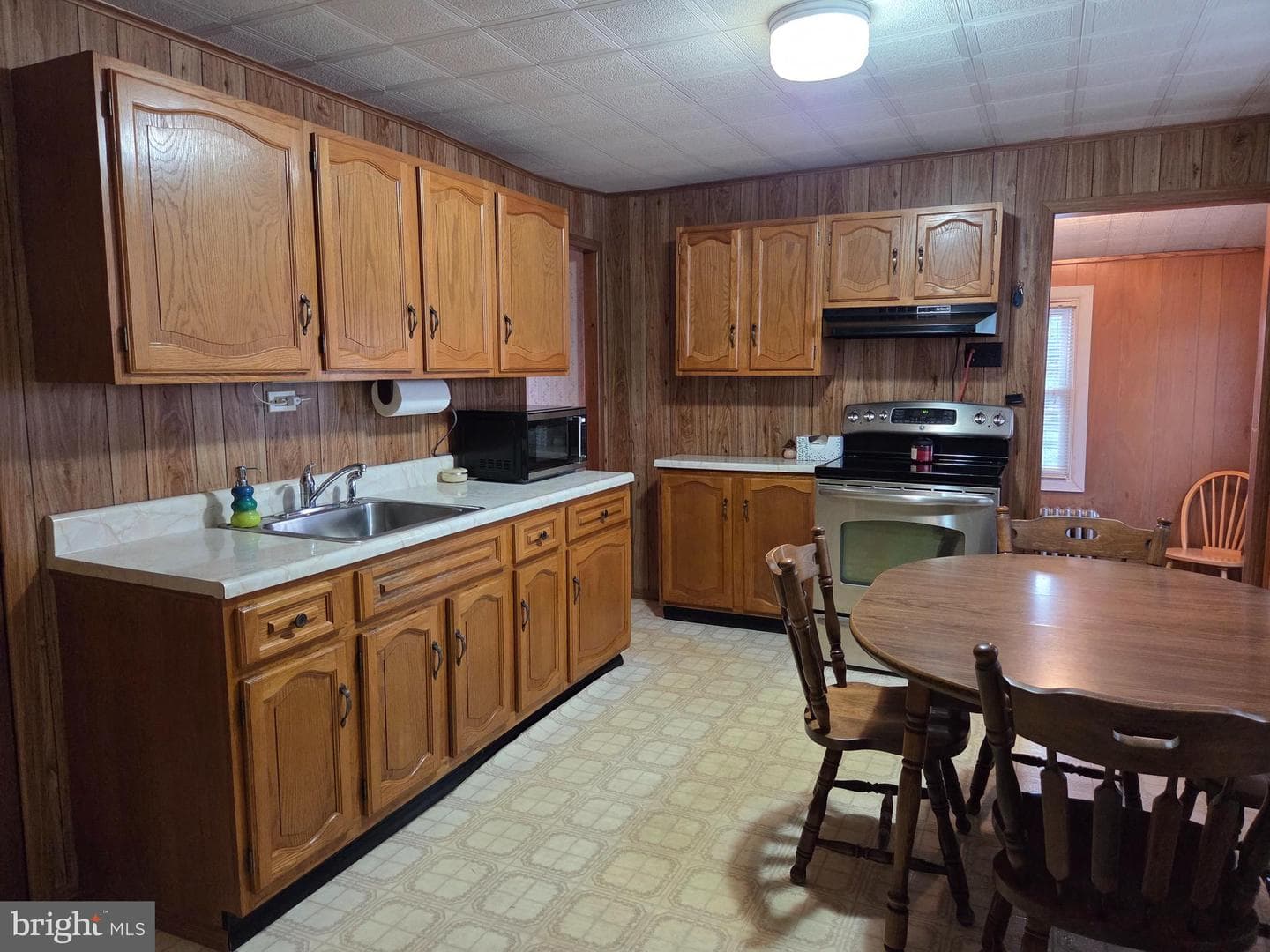 1029 E Philadelphia Avenue photo 6