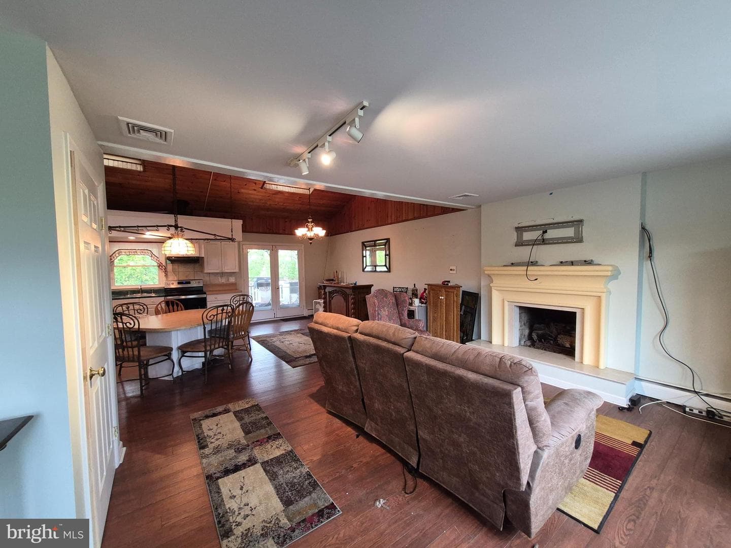 705 W Valley Forge Road photo 3