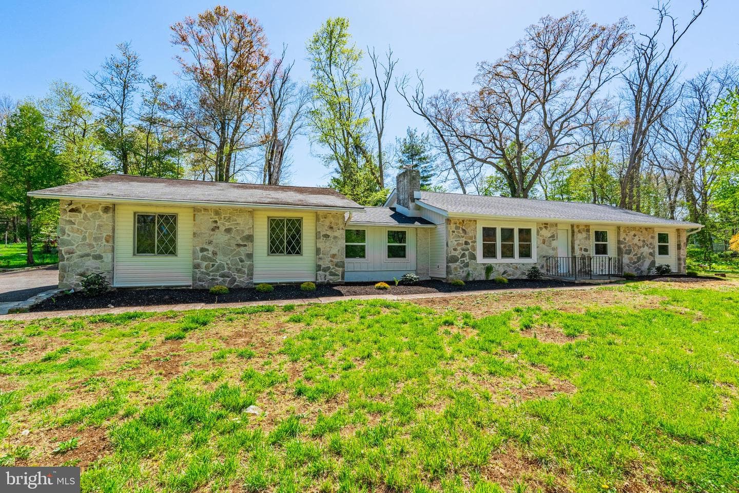 90 Morris Road photo 2