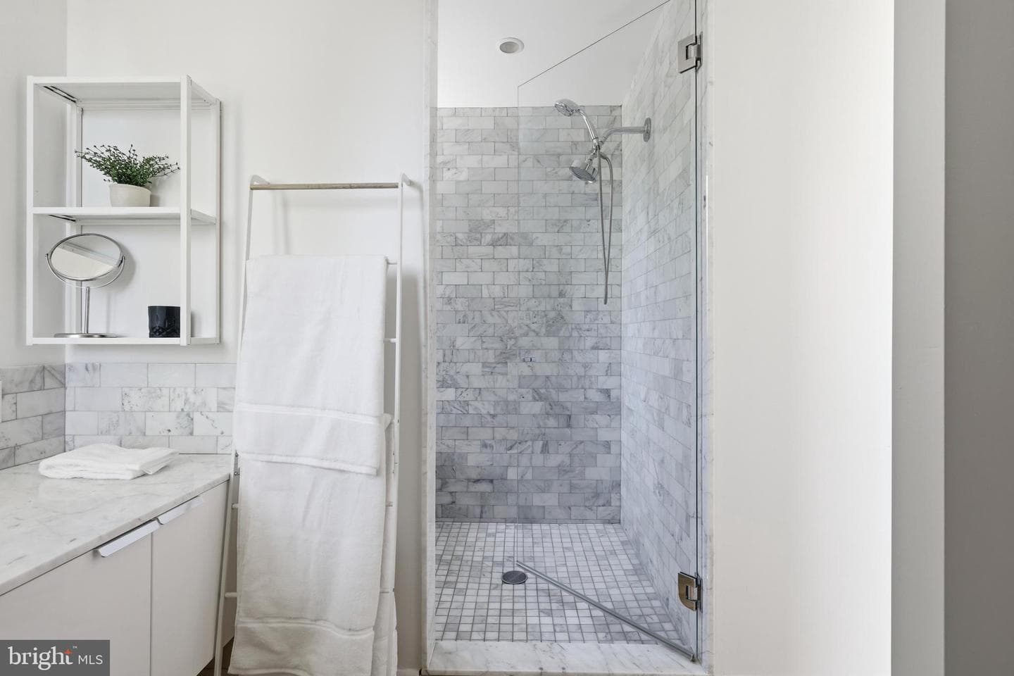 8207 Macarthur Road photo 39