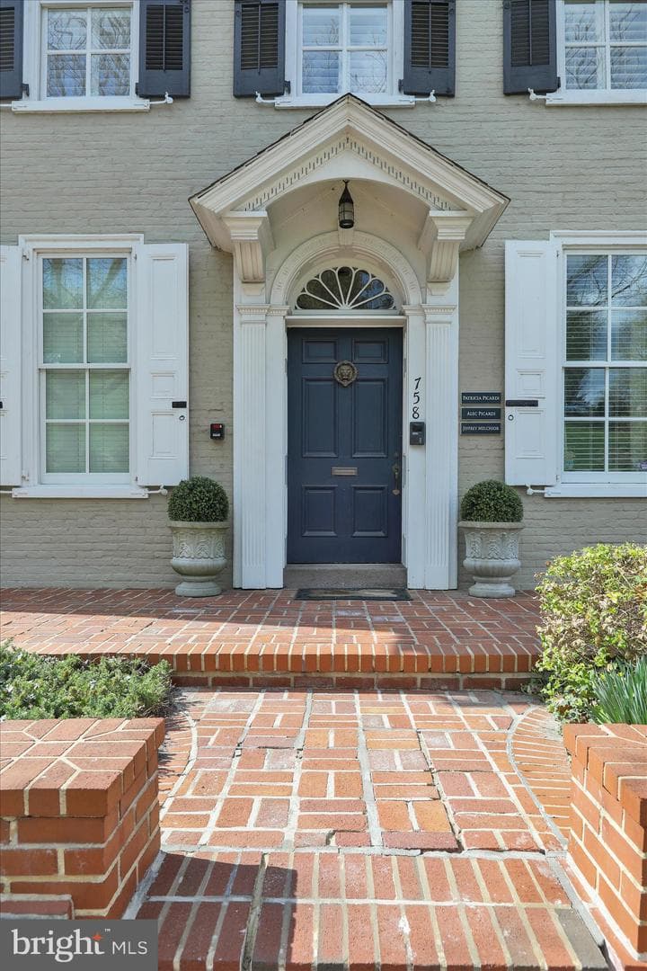 758 E High Street photo 7