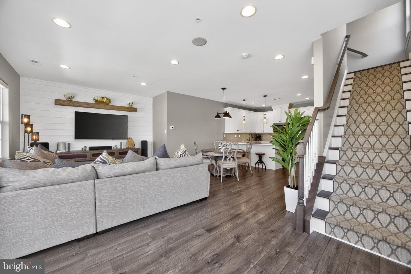 21 N Mitchell Avenue photo 15