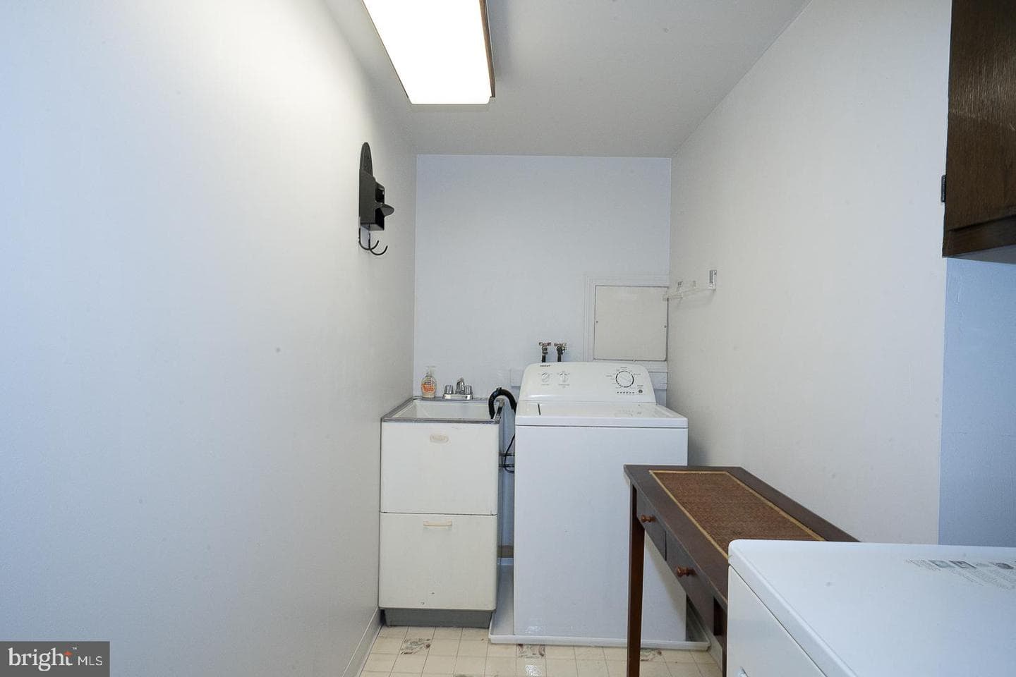 1219 W Wynnewood Road #208 photo 30