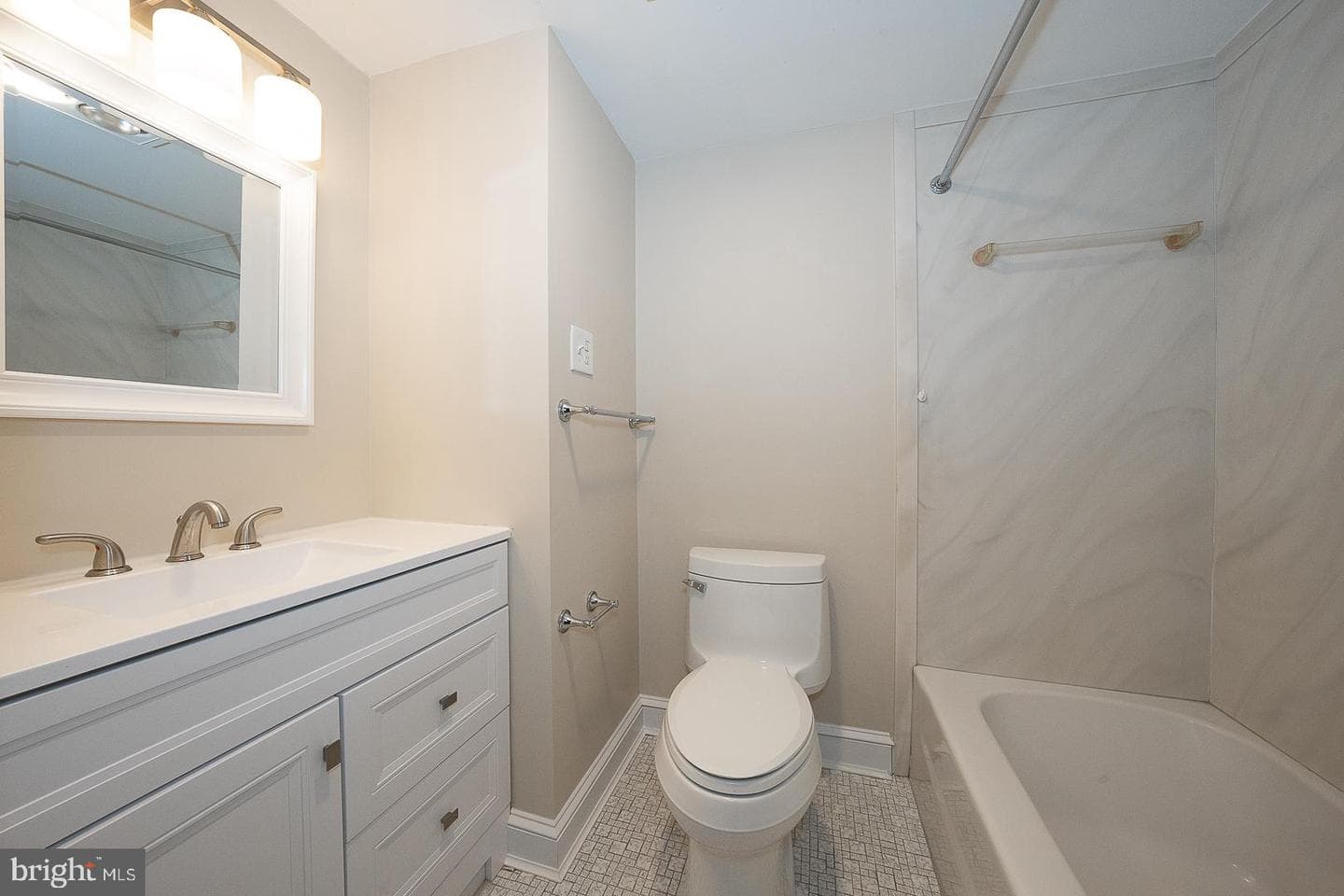 1219 W Wynnewood Road #208 photo 39