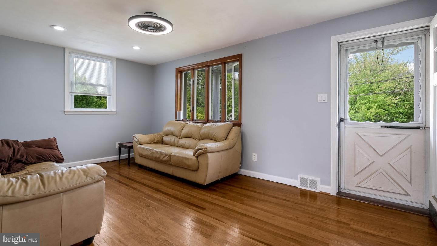 223 Fitzwatertown Road photo 5