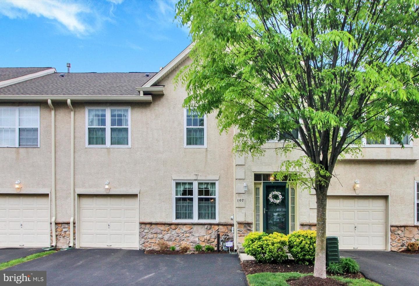 107 Castle Drive photo 1