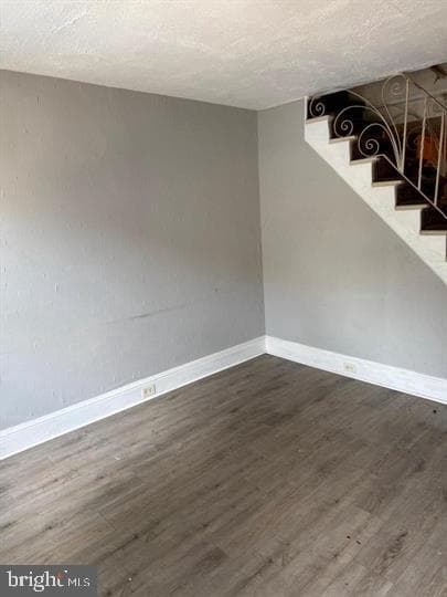 325 E Moore Street photo 3