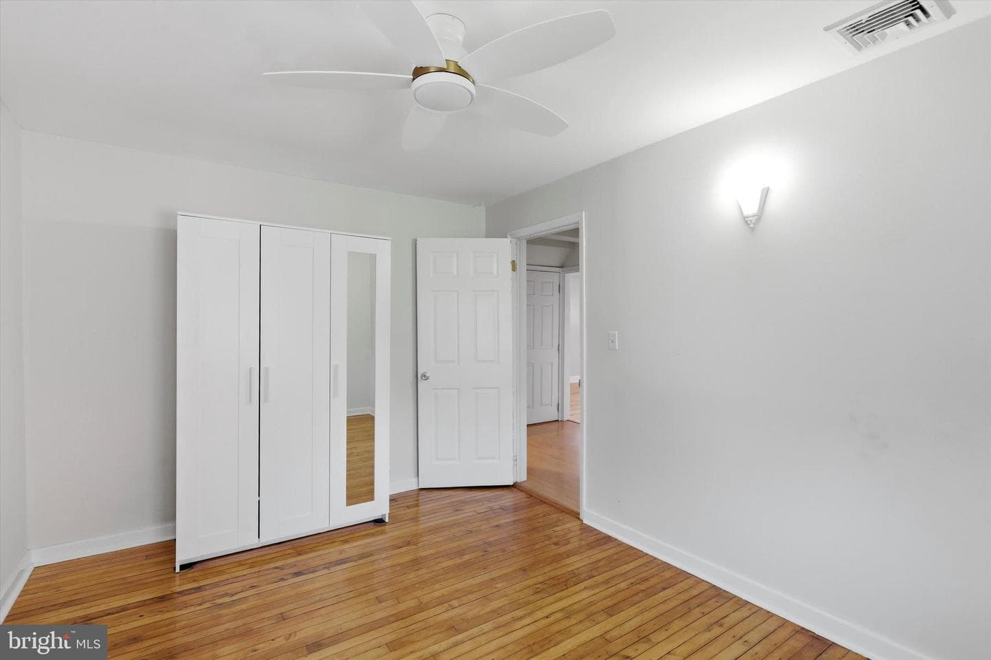 272 E North Lane photo 10