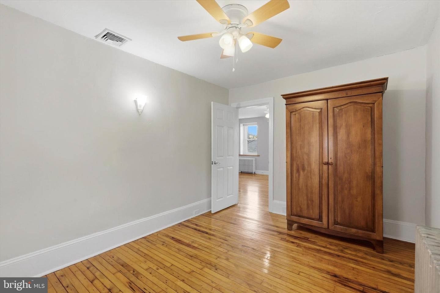 272 E North Lane photo 14