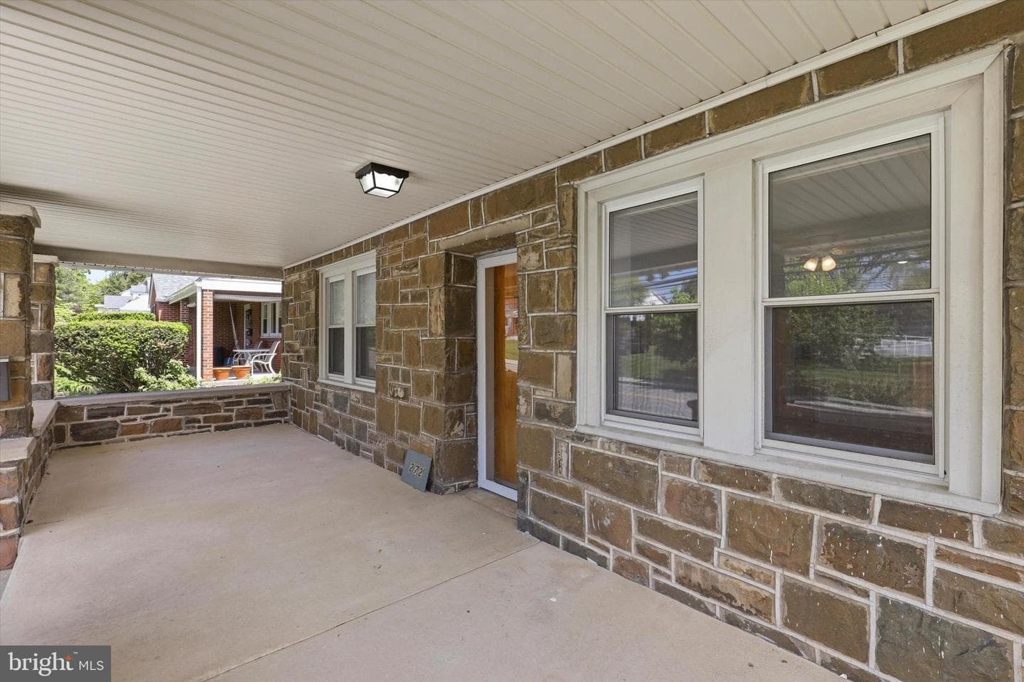 272 E North Lane photo 3
