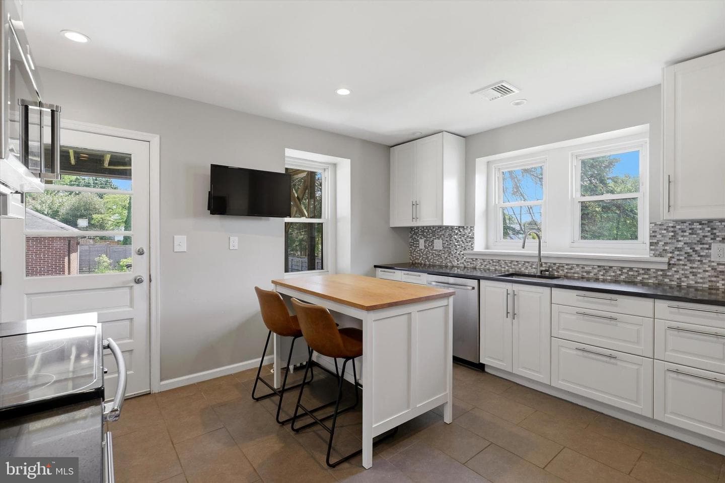 272 E North Lane photo 6