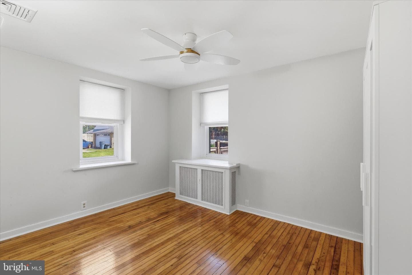 272 E North Lane photo 9