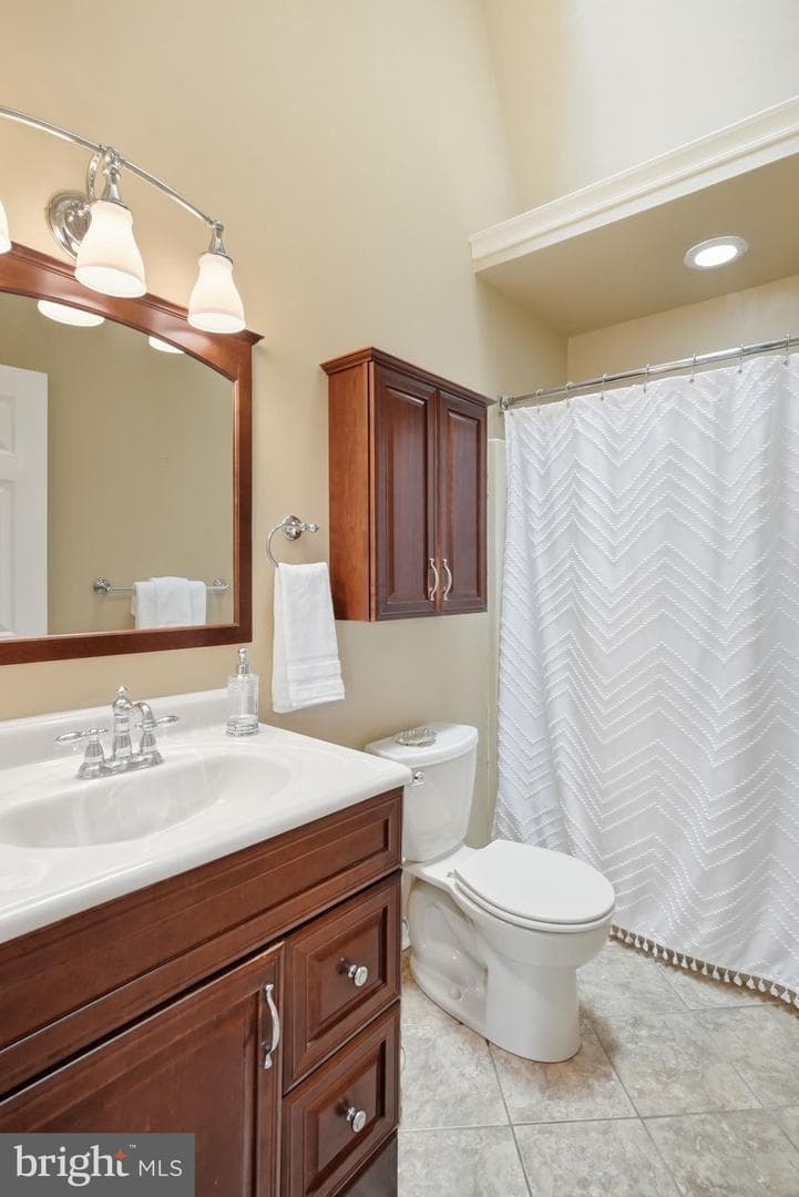 629 Coates Lane photo 24