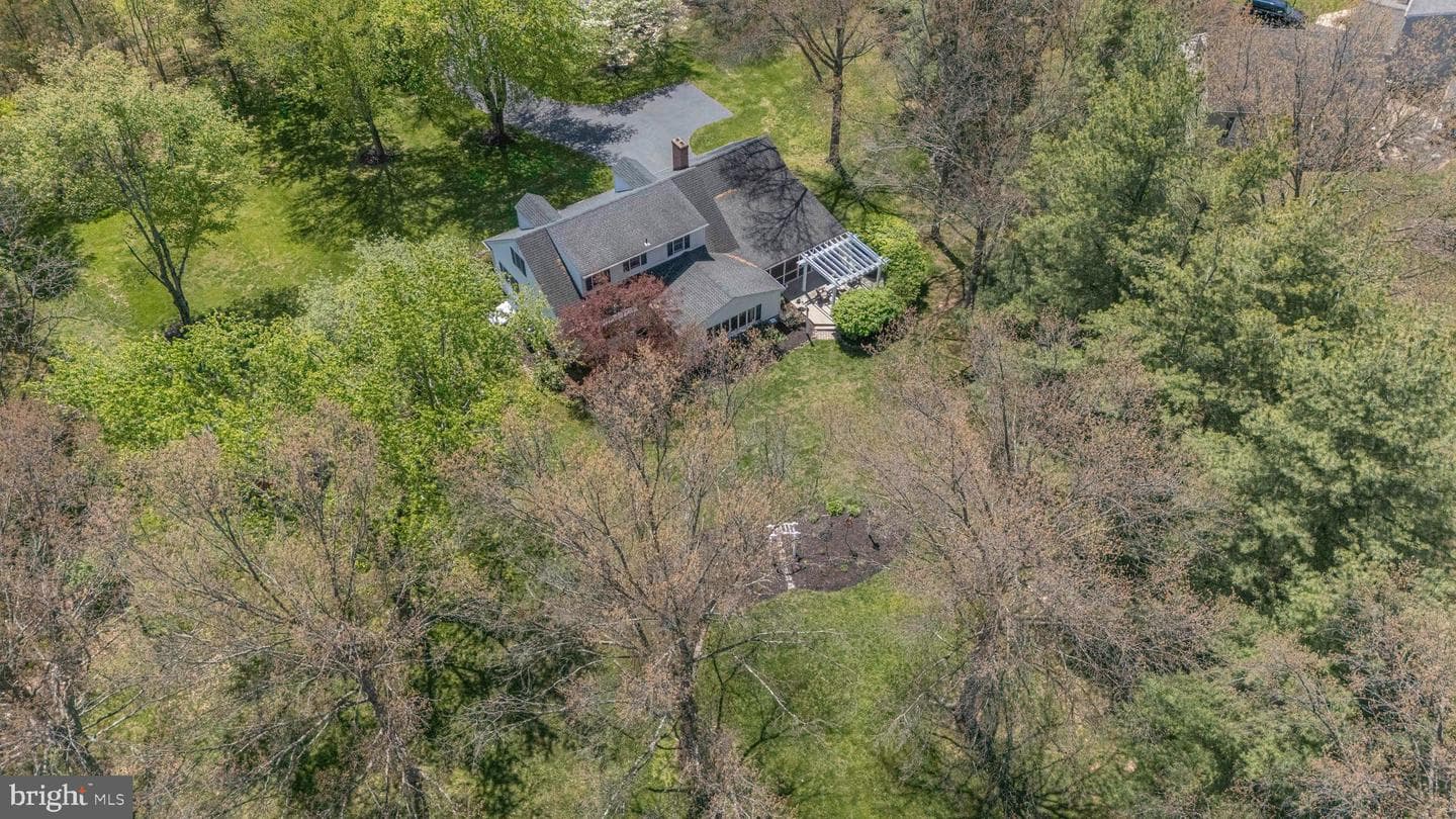 225 Parkview Court photo 57
